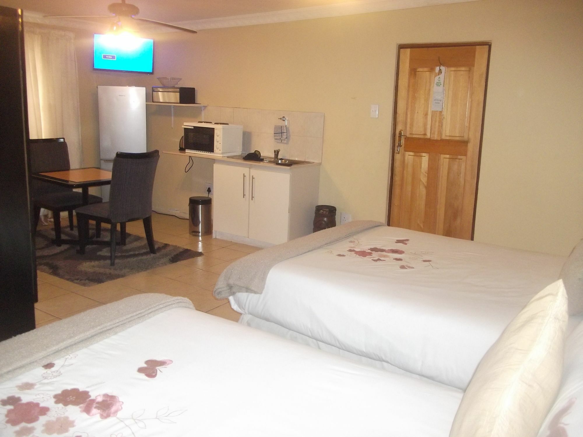 Bishop Lavis Mbalentle Guesthouse מראה חיצוני תמונה